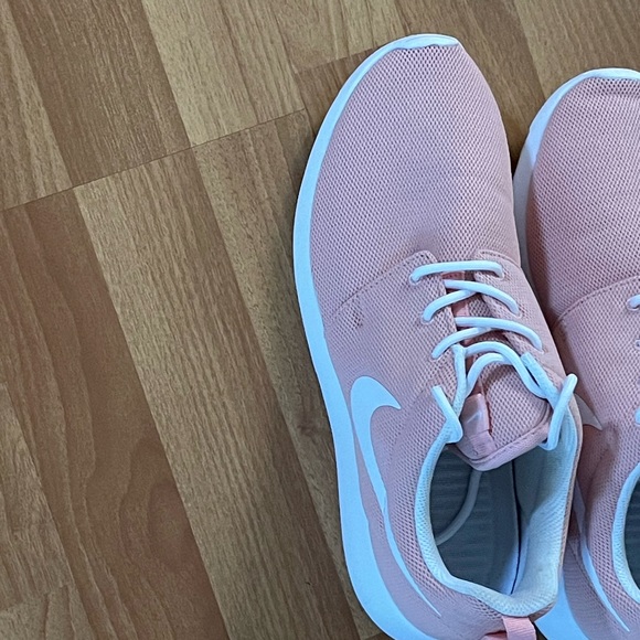 Nike Roshe EUC One Coral Stardust/
White sneakers 💕 - Picture 8 of 10